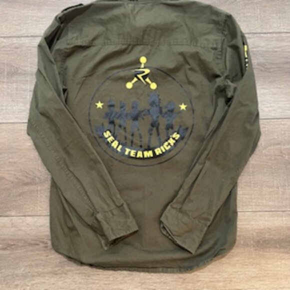Rick & Morty Seal Team Rick’s Button Up Olive Green Shirt Men’s Size Small - Picture 11 of 13